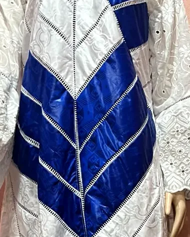Détail des chevrons bleu roi et des jours du modèle TD-007